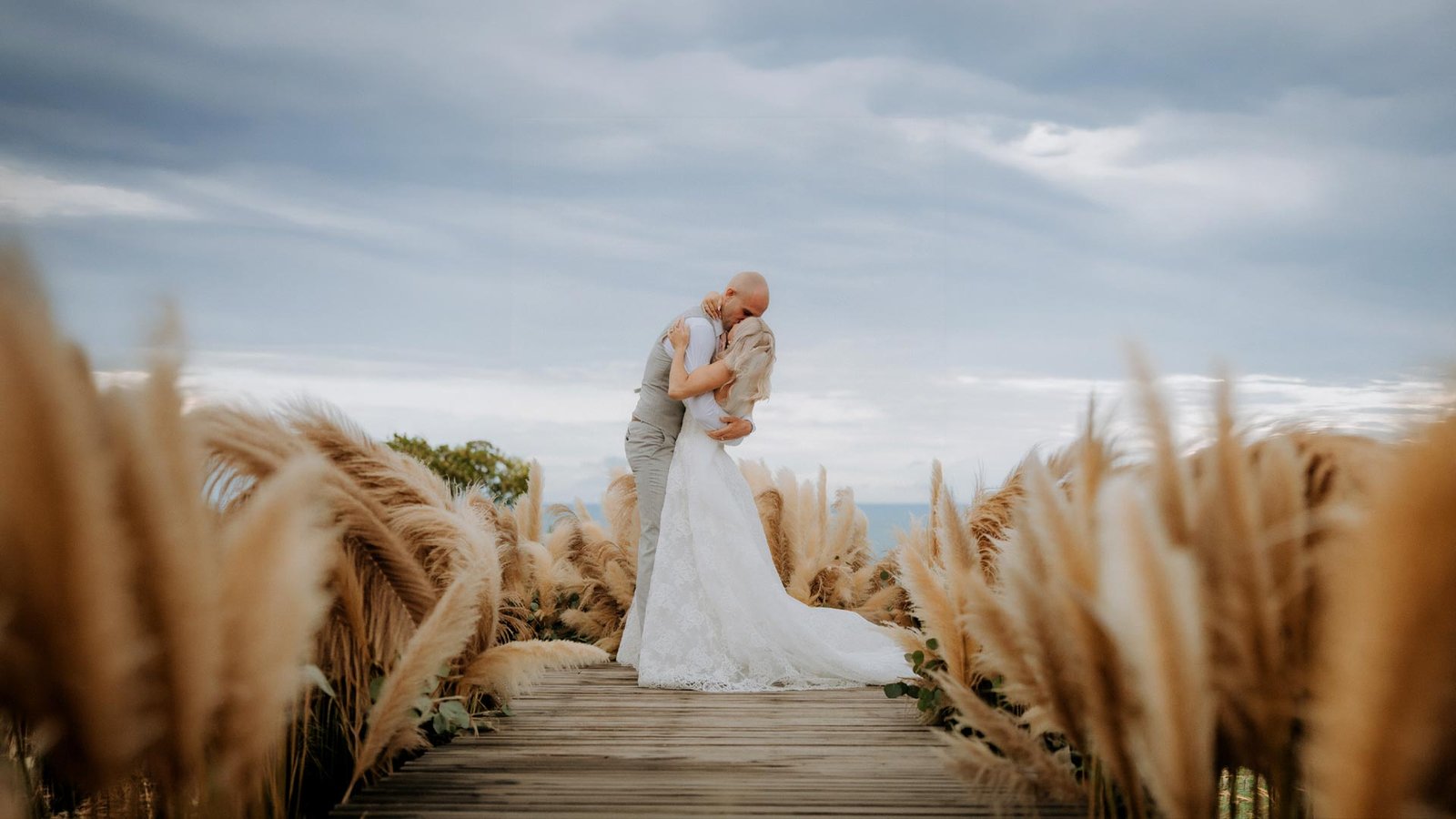 Luxury beach wedding ceremony in Koh samui photographed by Narz Studio Thailand